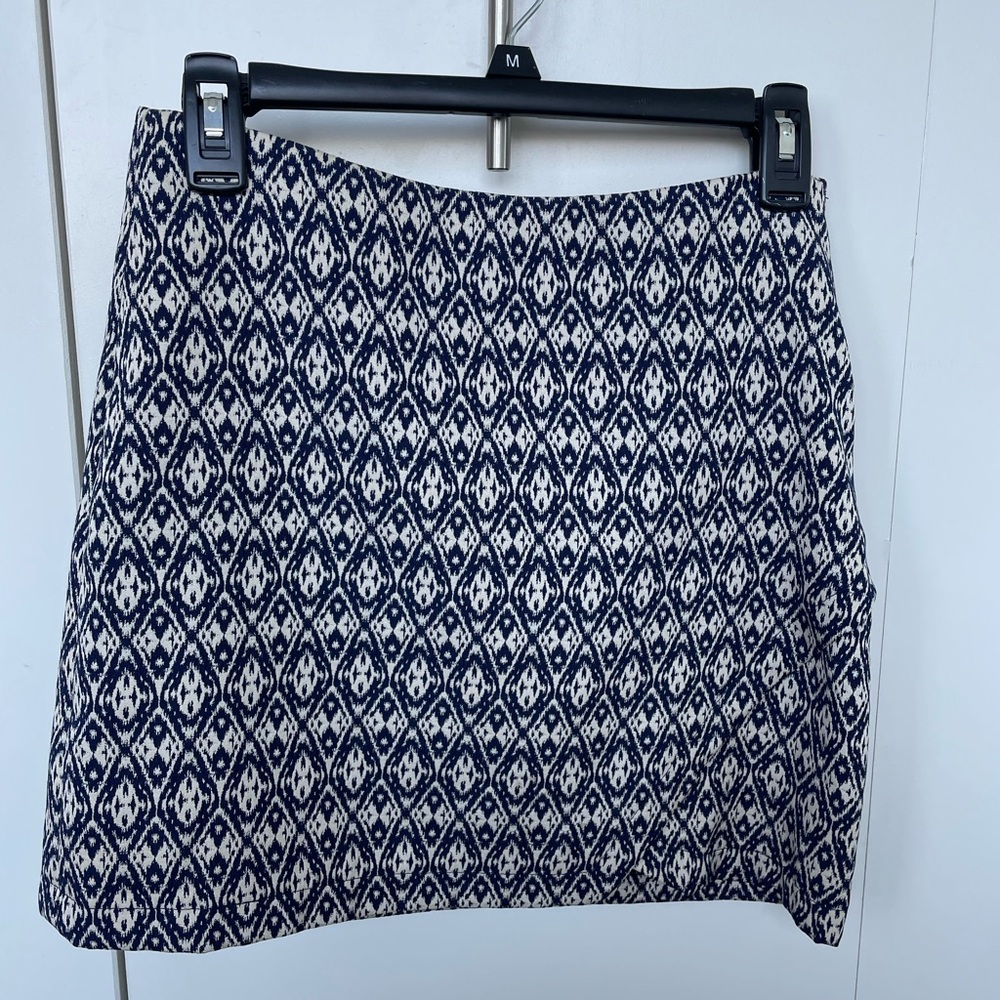 Buttons pattern mini skirt